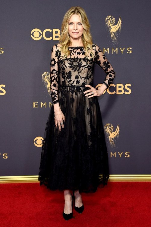 emmys-2017-red-carpet-michelle-pfeiffer