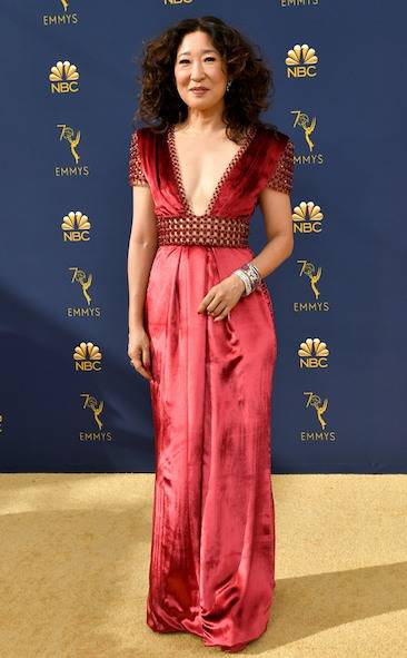 sandra-oh-2018-emmy-awards-red-carpet-fashion